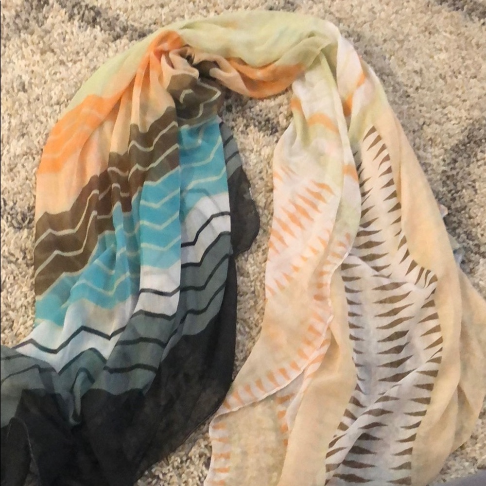 Patterned infinity scarf - Picture 2 of 2